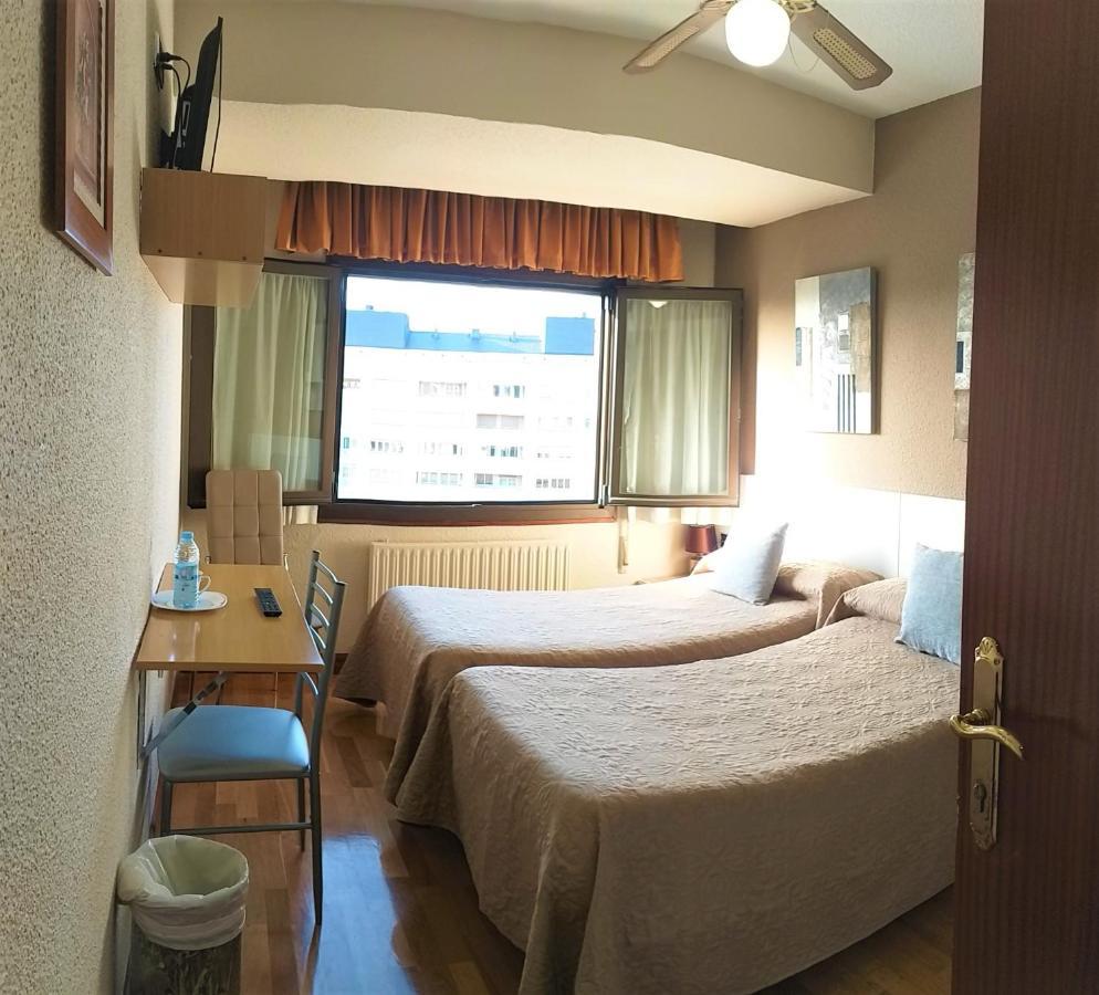 ホテル アロハミエントス パンプローナ エクステリア 写真